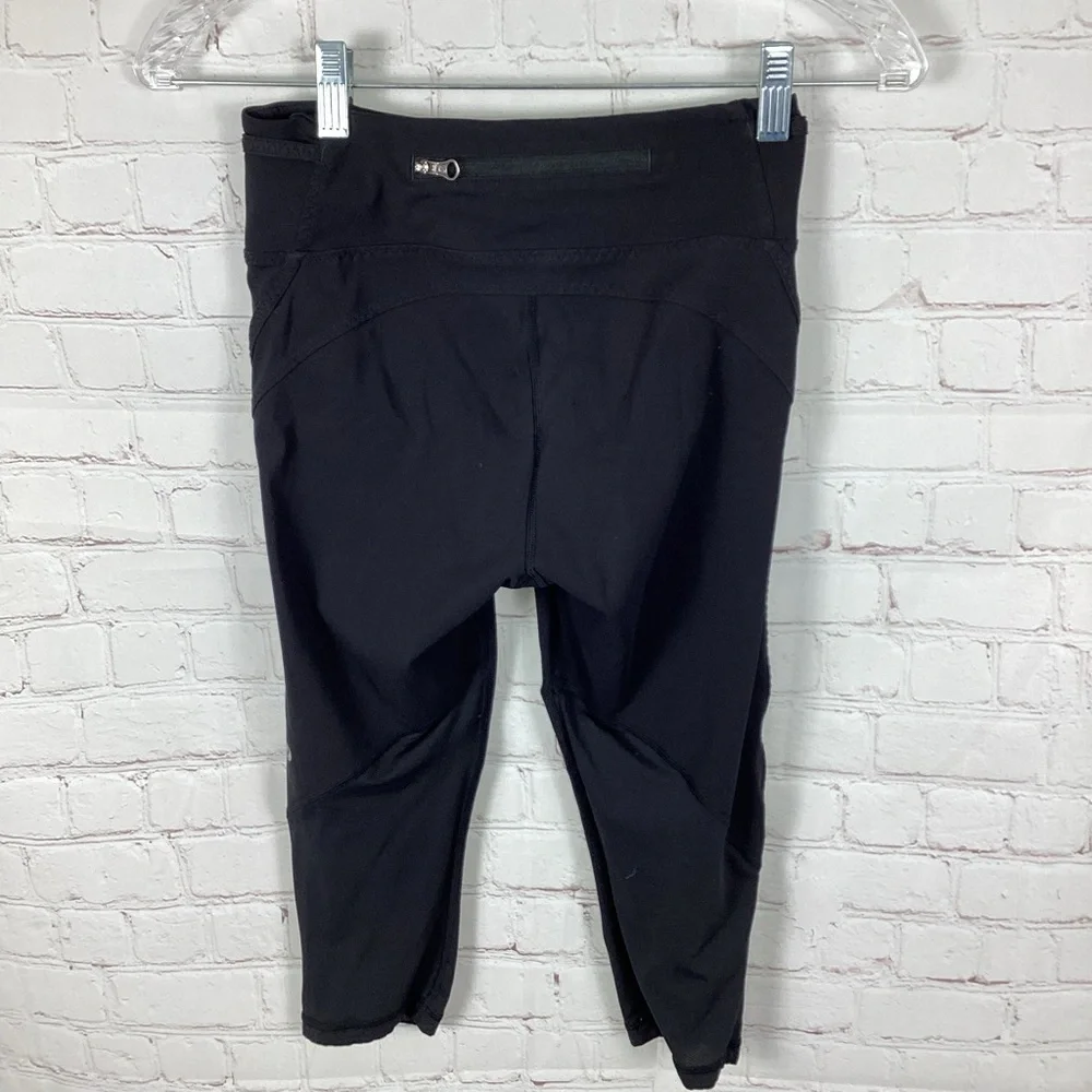 Lululemon Black Cropped Leggings Women’s Size‎ 4 Yoga Running Walking Athleisure